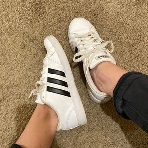 ADIDAS CLASSIC SNEAKER size 7
